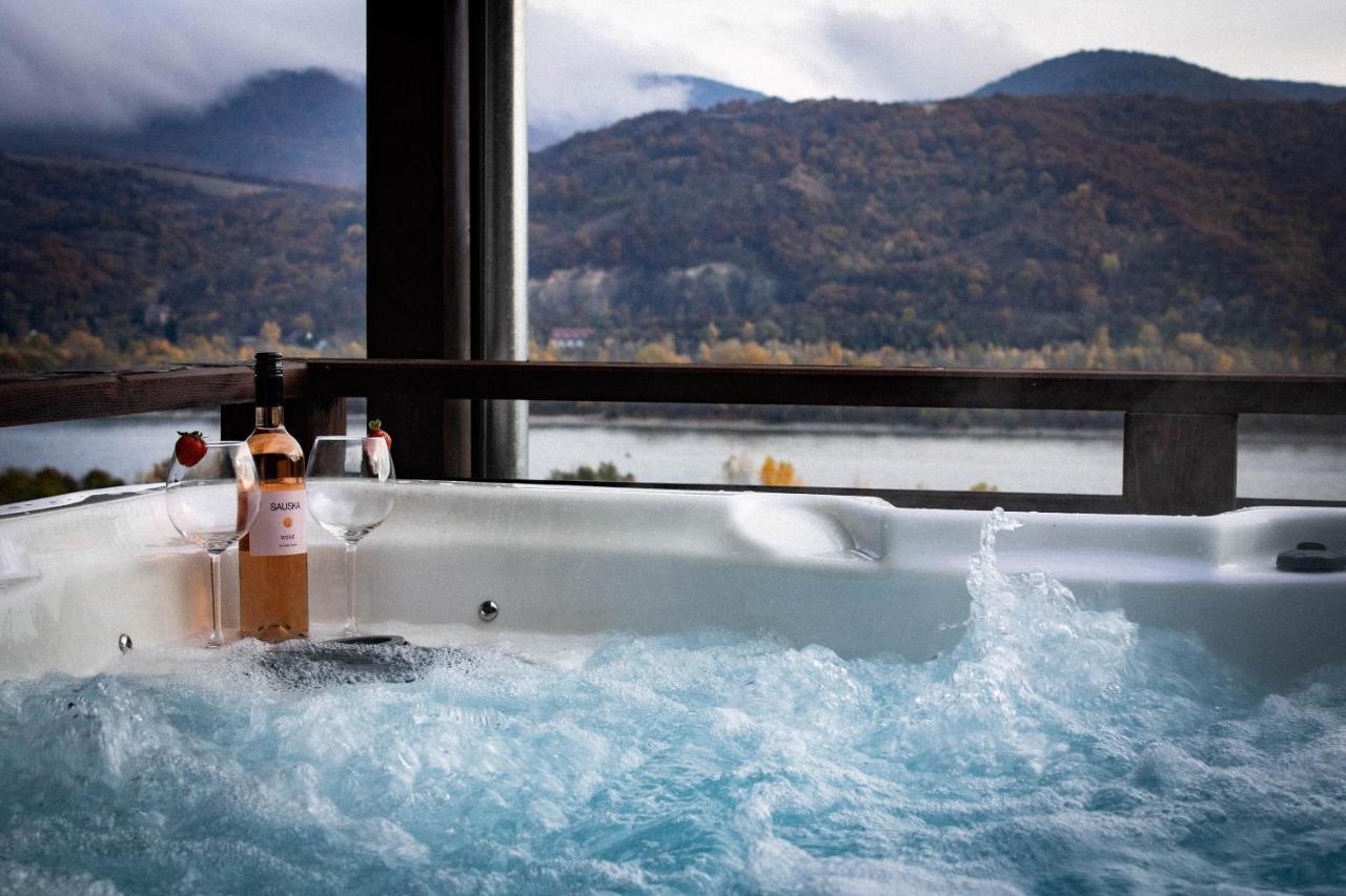 ナジュマロシュAranyos Hillアパートメント エクステリア 写真